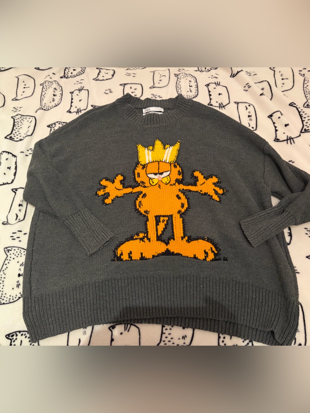 Zara garfield & odie knit sweater size M